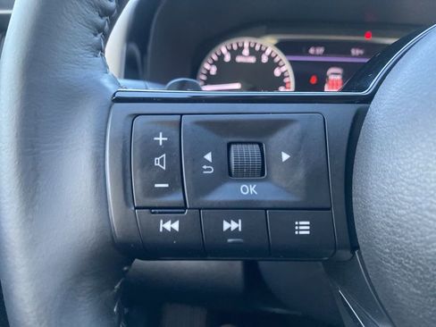 Used 2024 Nissan Pathfinder SL image 16