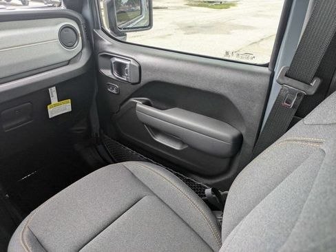 New 2026 Jeep Gladiator Sport AWD/4WD image 17