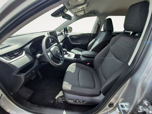 Used 2025 Toyota RAV4 XLE AWD/4WD image 9