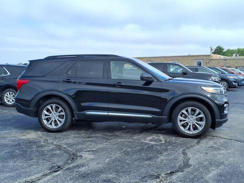 Used 2023 Ford Explorer XLT w/ Equipment Group 202A AWD/4WD image 2