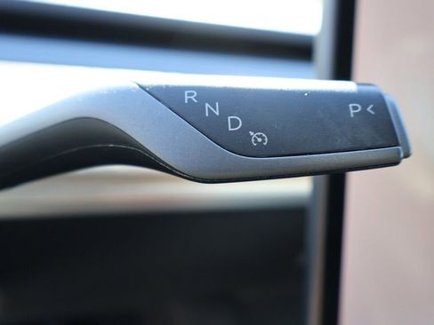 Used 2022 Tesla Model Y Long Range AWD/4WD image 43