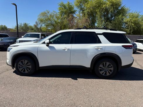 Used 2022 Nissan Pathfinder SV w/ SV Premium Package FWD image 8