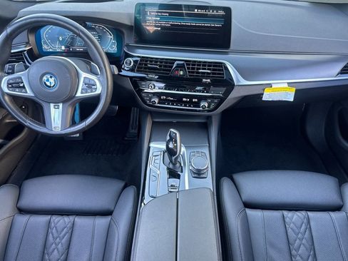 Used 2023 BMW 530e w/ Executive Package image 15