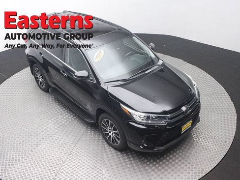 Used 2018 Toyota Highlander SE AWD/4WD image 3