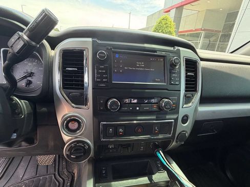 Used 2018 Nissan Titan PRO-4X AWD/4WD image 15