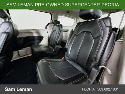 Used 2024 Chrysler Pacifica Touring-L FWD image 22