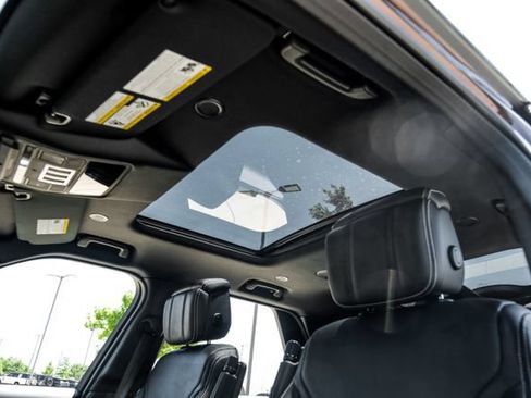 New 2026 Land Rover Discovery Limited Edition AWD/4WD image 5