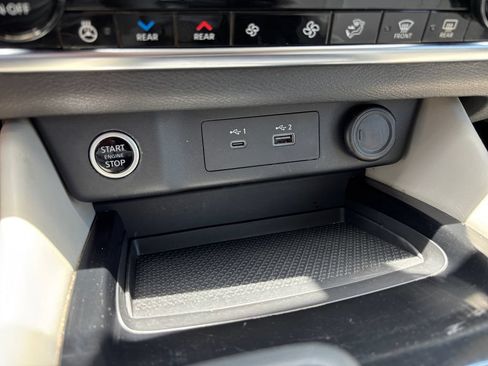 Used 2023 Nissan Rogue SL w/ SL Premium Package FWD image 27