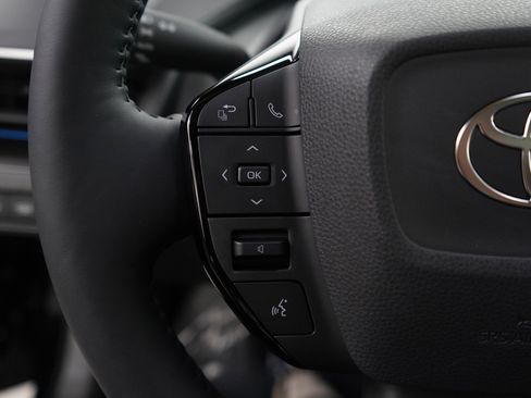 Used 2025 Toyota Prius AWD image 19