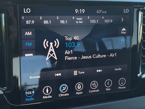Used 2018 Chrysler Pacifica Touring-L Plus FWD image 24
