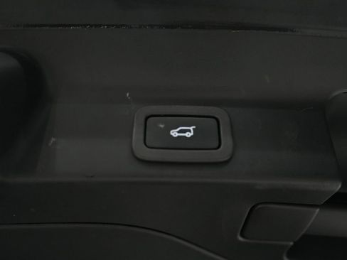 Used 2020 Jaguar F-PACE R-Sport image 5