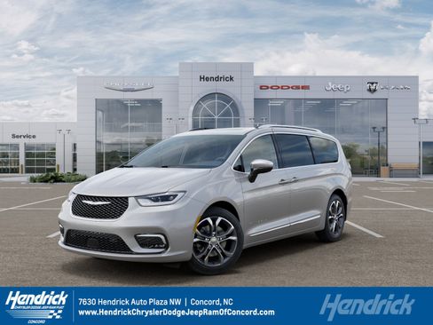 New 2026 Chrysler Pacifica Pinnacle image 1