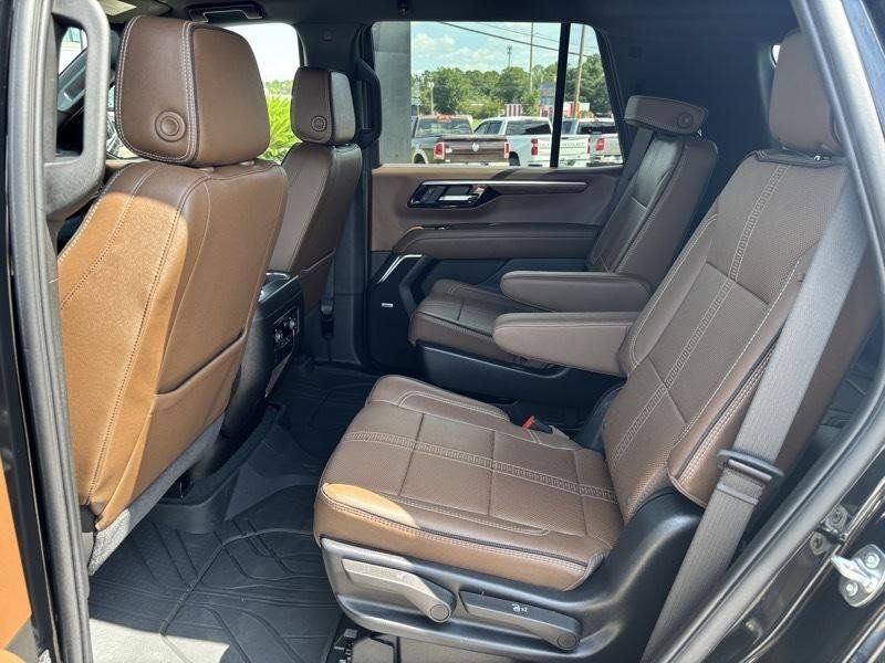 Used 2025 Chevrolet Tahoe High Country RWD image 14