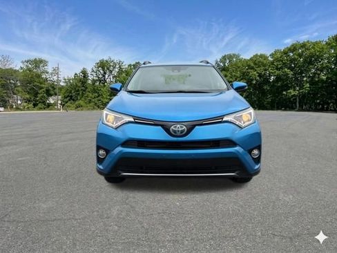 Used 2018 Toyota RAV4 XLE AWD/4WD image 3