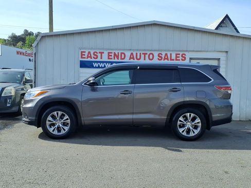 Used 2015 Toyota Highlander XLE image 2