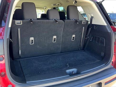 Used 2024 Nissan Pathfinder SV image 12