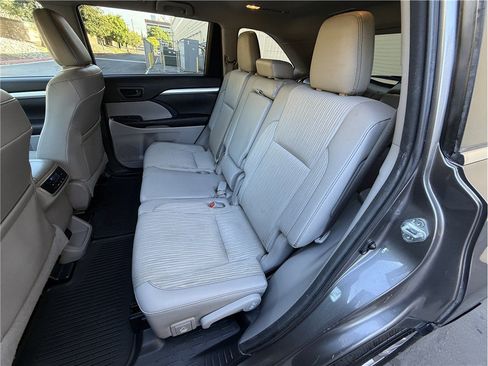 Used 2016 Toyota Highlander Plus AWD/4WD image 21