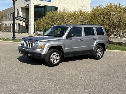 Used 2015 Jeep Patriot Sport w/ Power Value Group AWD/4WD image 1
