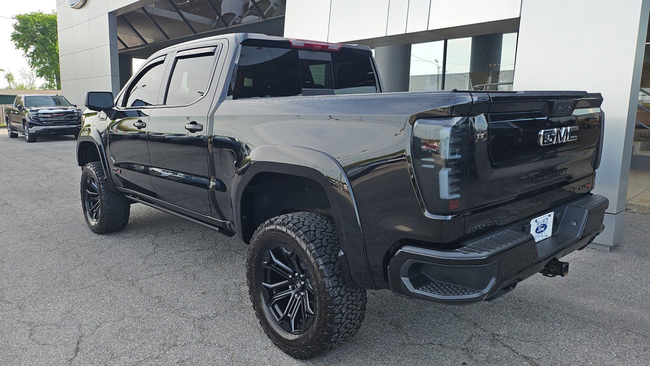 Used 2025 GMC Sierra 1500 AT4 w/ AT4 Premium Package AWD/4WD image 4