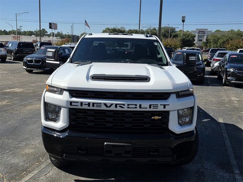 Used 2023 Chevrolet Silverado 2500 Custom w/ Custom Value Package image 3