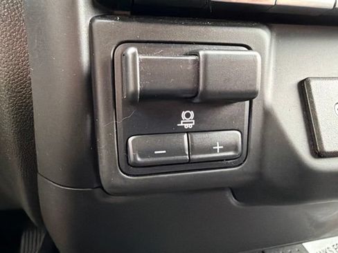 Used 2023 Chevrolet Silverado 1500 Custom AWD/4WD image 33