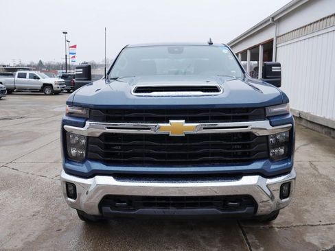 Used 2025 Chevrolet Silverado 2500 LT w/ Convenience Package image 3