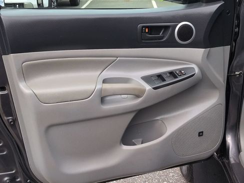 Used 2013 Toyota Tacoma 4x4 Double Cab w/ Limited Pkg image 9