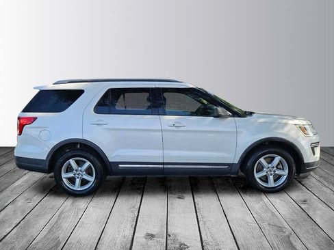 Used 2018 Ford Explorer XLT FWD image 6