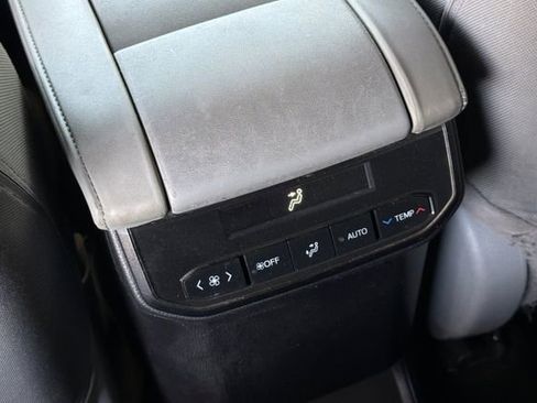 Used 2020 Toyota Highlander LE FWD image 14