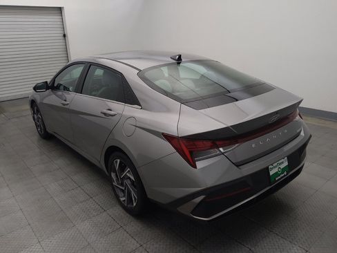 Used 2025 Hyundai Elantra Limited FWD image 5