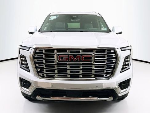 Used 2026 GMC Yukon Denali w/ Denali Reserve Package AWD/4WD image 2