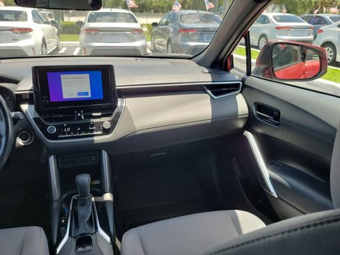 Used 2023 Toyota Corolla Cross AWD Hybrid image 17