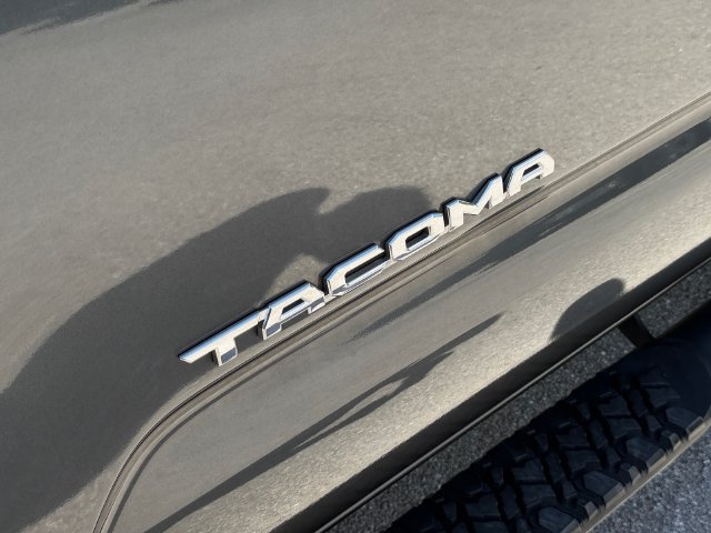 Used 2022 Toyota Tacoma Limited AWD/4WD image 20