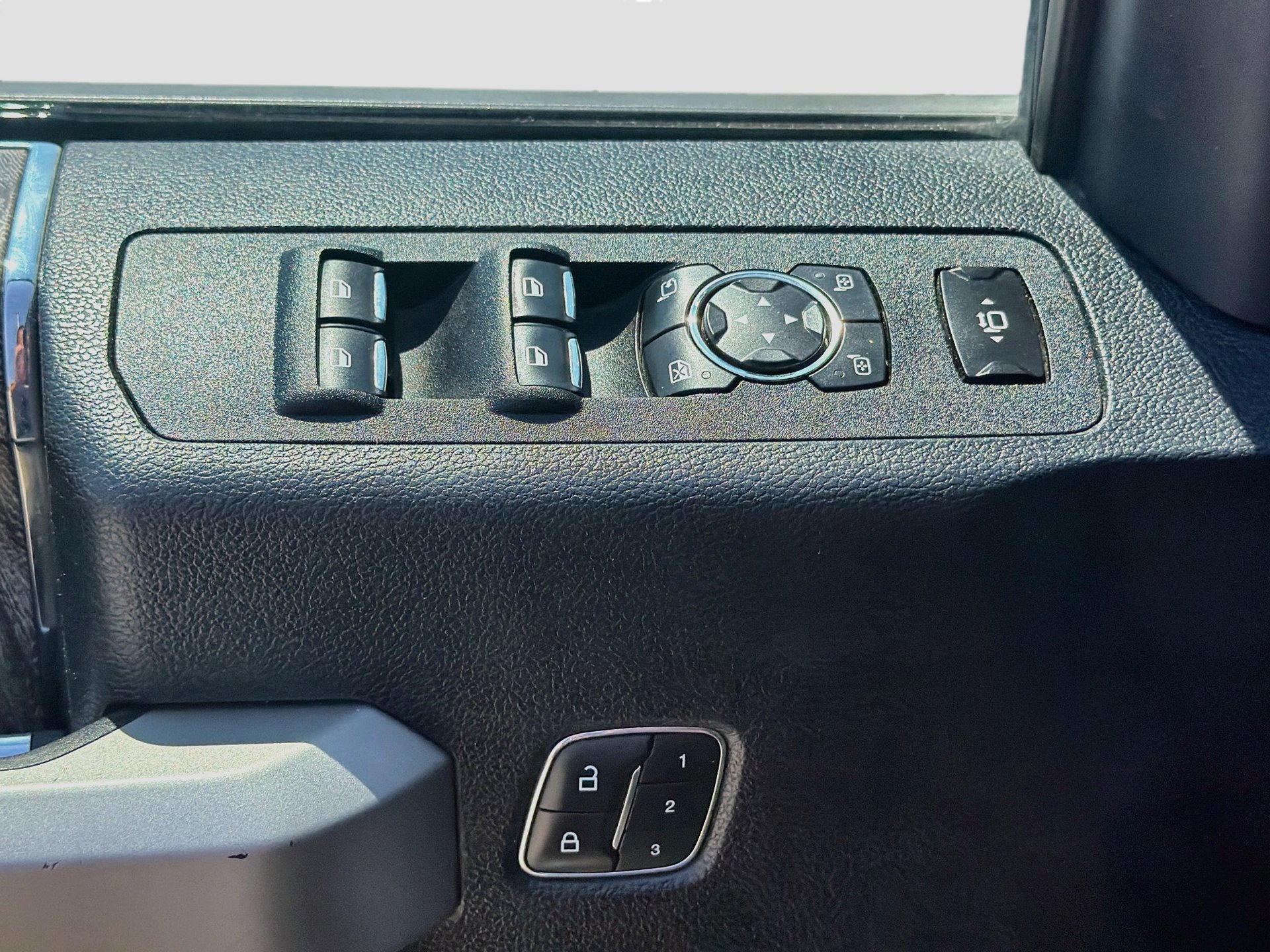 Used 2019 Ford F250 Lariat w/ Lariat Ultimate Package AWD/4WD image 21