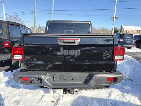 Certified 2022 Jeep Gladiator Willys image 5