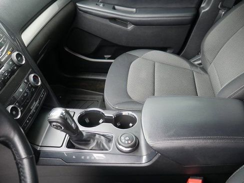 Used 2018 Ford Explorer XLT image 21