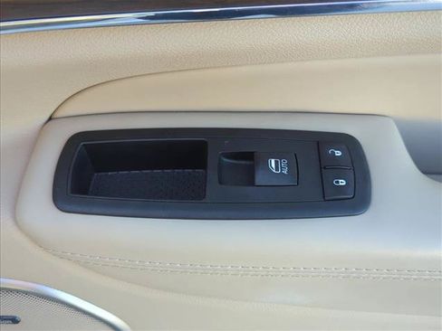 Used 2020 Jeep Grand Cherokee Overland AWD/4WD image 25