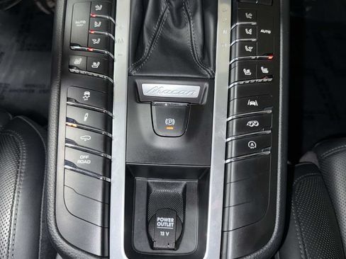 Used 2021 Porsche Macan GTS AWD/4WD image 23