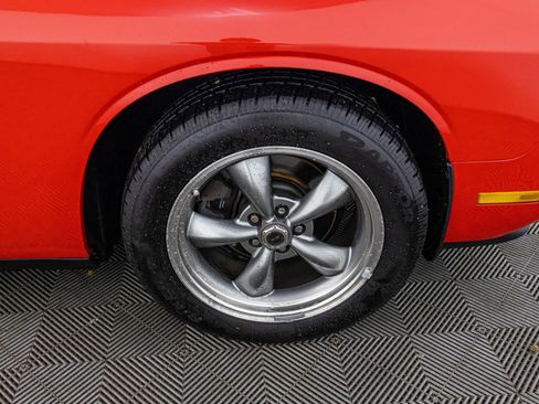 Used 2014 Dodge Challenger SXT image 39