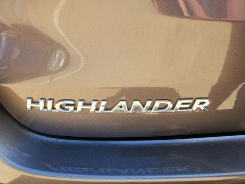 Used 2019 Toyota Highlander Plus image 12