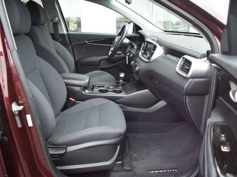 Used 2020 Kia Sorento LX w/ LX I4 Convenience Package image 38