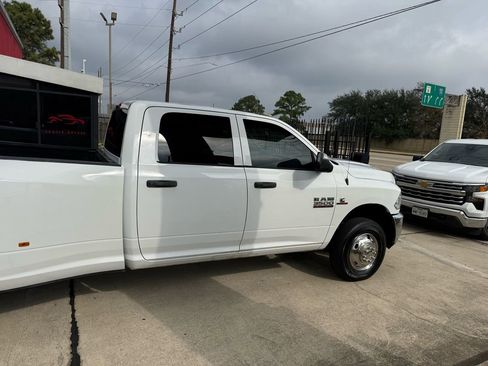 Used 2018 RAM 3500 Tradesman w/ Chrome Appearance Group image 10