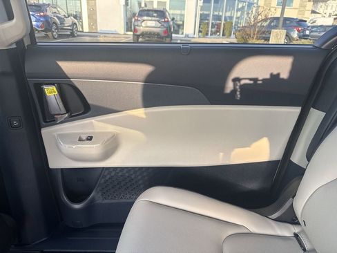 New 2026 Kia Carnival EX image 25