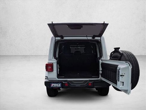 Used 2020 Jeep Wrangler Unlimited Sahara image 10