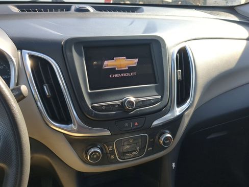 Used 2022 Chevrolet Equinox LS image 19