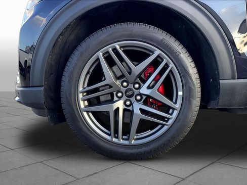 Used 2025 Ford Explorer ST-Line w/ ST-Line Street Pack AWD/4WD image 11