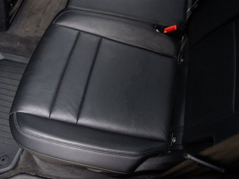 Certified 2024 Porsche Cayenne AWD/4WD image 32