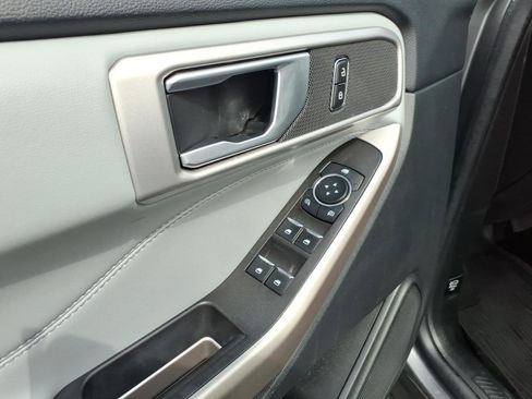 Used 2023 Ford Explorer XLT w/ Equipment Group 202A RWD image 14
