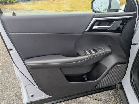 Used 2025 Mitsubishi Outlander SE FWD image 11