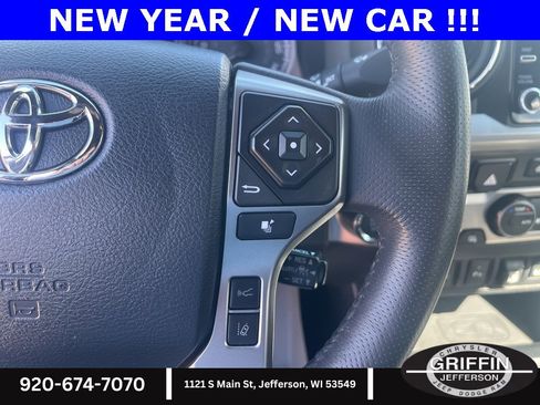 Used 2020 Toyota Tacoma Limited image 11